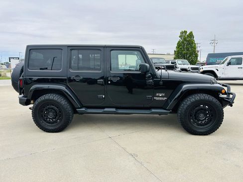 Used 2016 Jeep Wrangler Unlimited Sahara w/ Max Tow Package AWD/4WD image 32