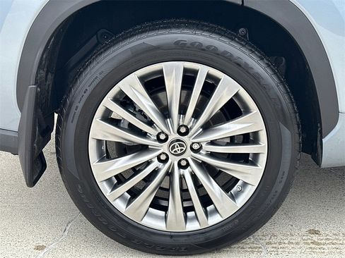 Used 2023 Toyota Highlander Platinum image 9