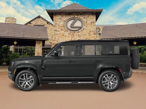 Used 2024 Land Rover Defender 110 X-Dynamic SE image 3