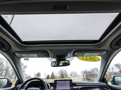 Used 2023 Toyota Camry SE image 6