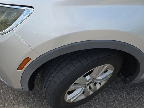 Used 2016 Lincoln MKX Premiere FWD image 4