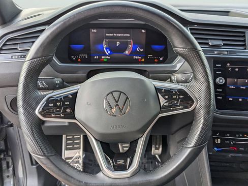 Certified 2022 Volkswagen Tiguan SE R-Line image 28