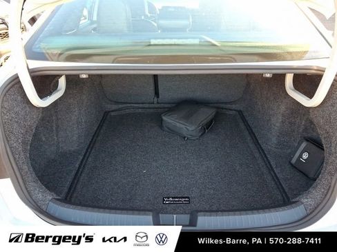 Used 2025 Volkswagen Jetta GLI Autobahn image 30