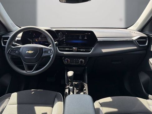Used 2024 Chevrolet TrailBlazer LT FWD image 17