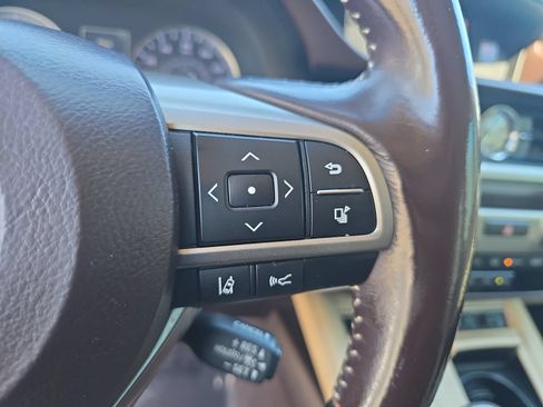 Used 2016 Lexus ES 300h w/ Luxury Package w/Wood Trim FWD image 21