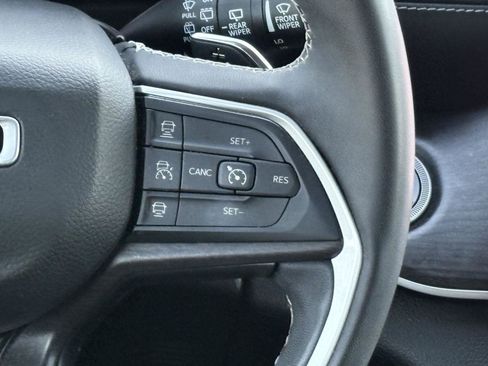 Used 2023 Jeep Grand Cherokee L Limited image 13