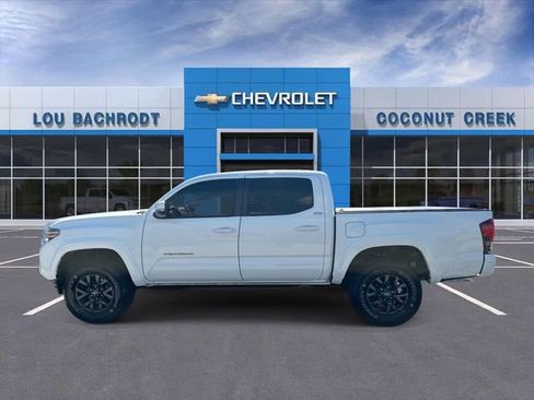 Used 2022 Toyota Tacoma SR5 w/ Technology Package RWD image 5