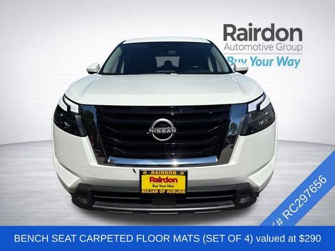 Used 2024 Nissan Pathfinder SV FWD image 2