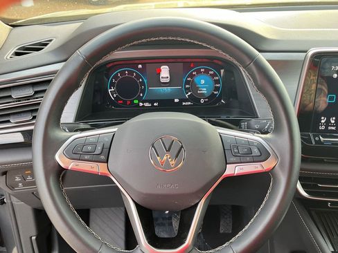 Used 2025 Volkswagen Atlas Cross Sport SE image 22