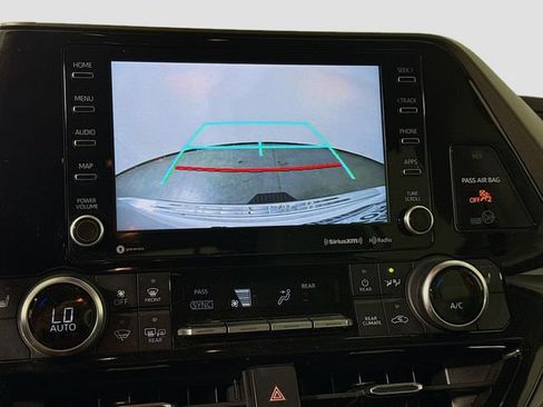 Used 2022 Toyota Highlander Bronze Edition AWD/4WD image 13