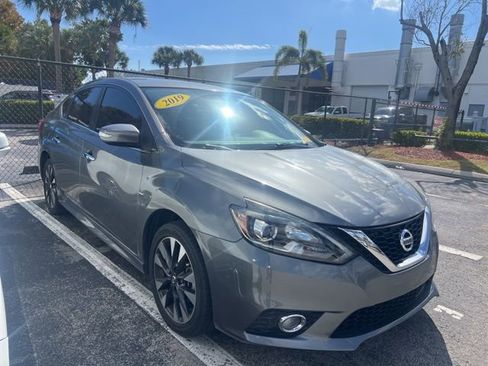 Used 2019 Nissan Sentra SR image 1