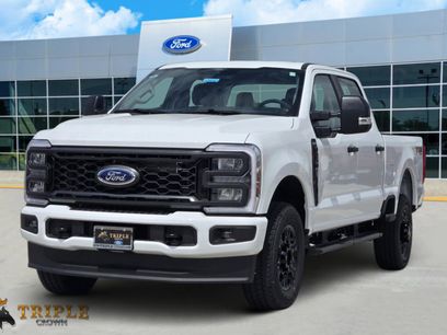 New 2026 Ford F350 Lariat w/ Black Appearance Package