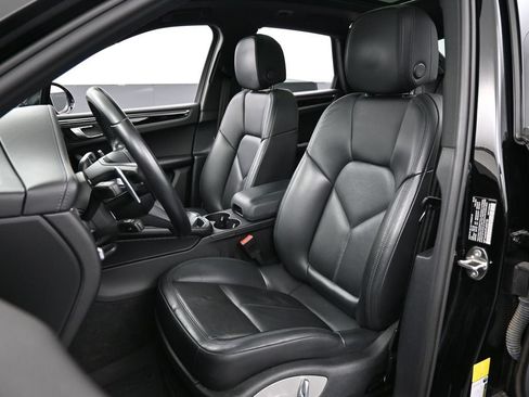Certified 2023 Porsche Macan Turbo AWD/4WD image 5