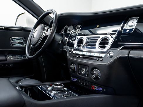 Used 2016 Rolls-Royce Ghost image 28