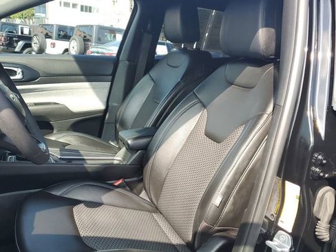 Used 2023 Jeep Compass Latitude w/ Convenience Group AWD/4WD image 19
