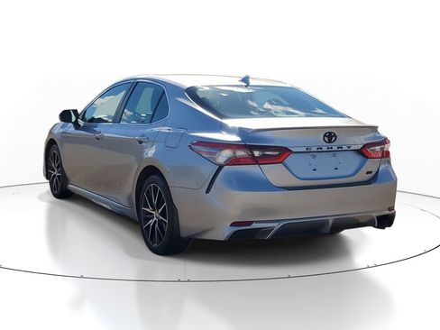 Used 2023 Toyota Camry SE image 3
