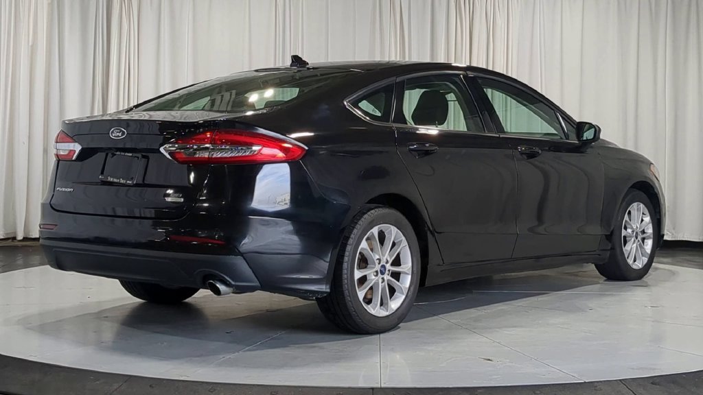 Used 2020 Ford Fusion SE FWD image 10