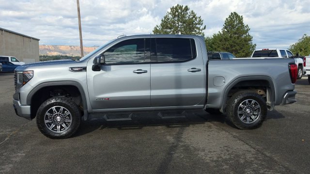 Used 2024 GMC Sierra 1500 AT4 w/ Technology Package AWD/4WD image 6