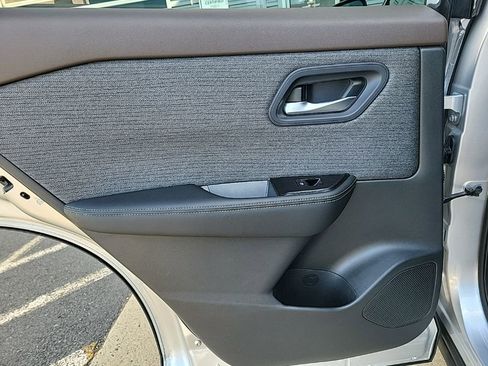 Used 2022 Nissan Rogue SV image 21