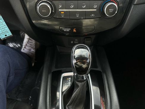 Used 2018 Nissan Rogue S image 29
