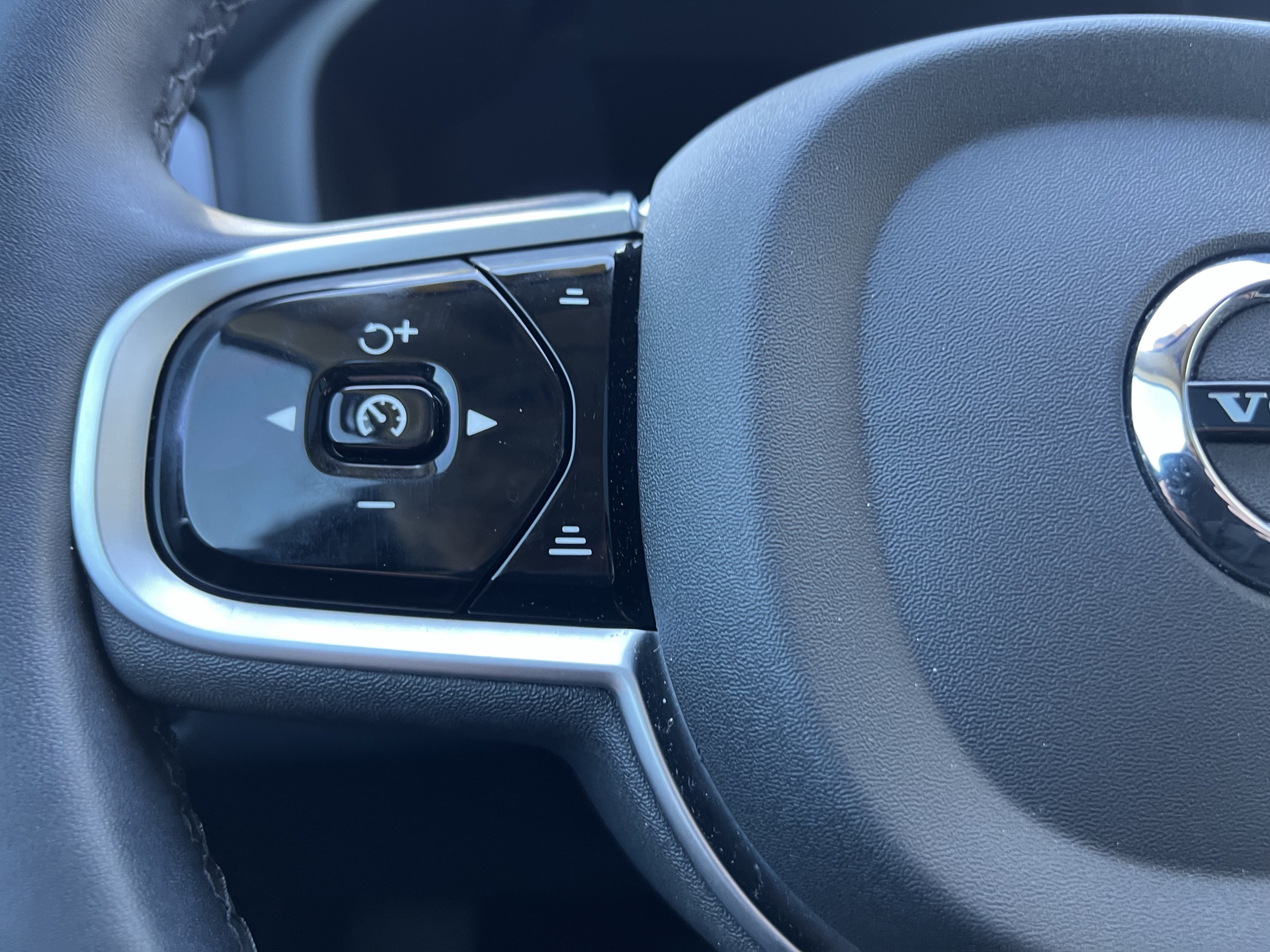 Used 2025 Volvo XC60 B5 Plus AWD/4WD image 19