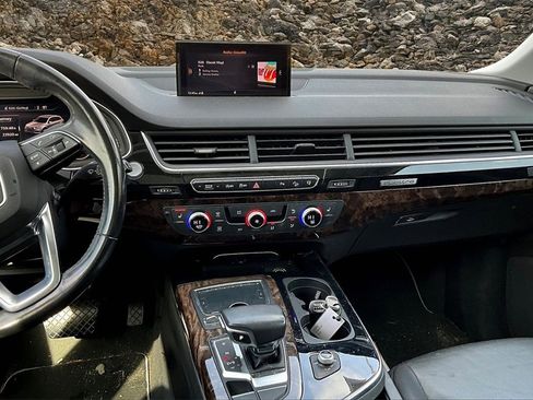 Used 2017 Audi Q7 3.0T Premium Plus w/ Premium Plus Package image 5