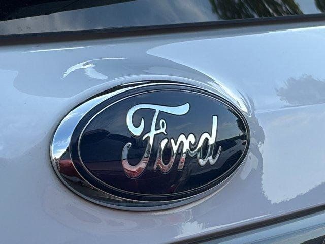 Used 2018 Ford Explorer XLT w/ Equipment Group 202A FWD image 7