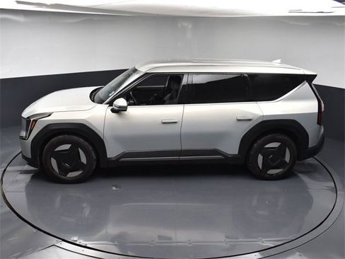 Certified 2024 Kia EV9 Light Long Range image 44
