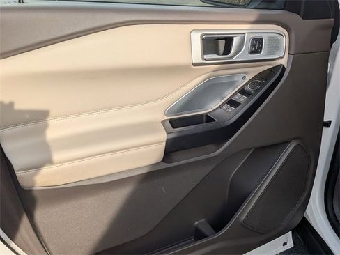 Used 2020 Ford Explorer Platinum w/ Premium Technology Package image 12