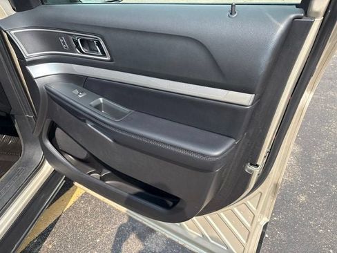 Used 2017 Ford Explorer XLT w/ Class II Trailer Tow Package AWD/4WD image 6