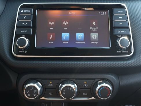 New 2025 Nissan Kicks Play S image 29