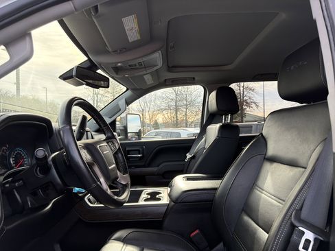 Used 2019 GMC Sierra 2500 Denali w/ Duramax Plus Package image 11