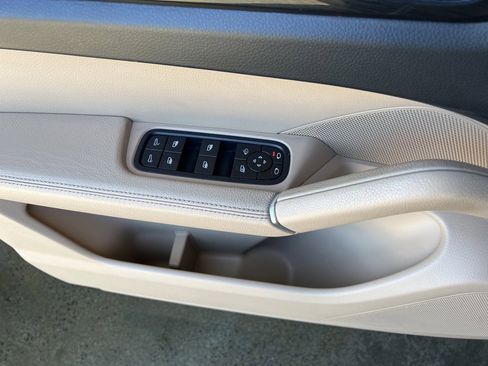 Used 2020 Porsche Cayenne image 19