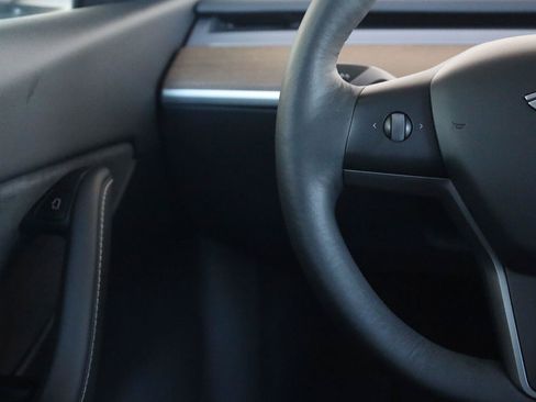 Used 2022 Tesla Model Y Long Range AWD/4WD image 31