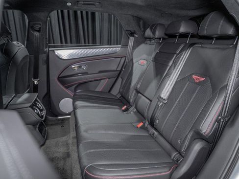 Used 2023 Bentley Bentayga Plug-In Hybrid image 13