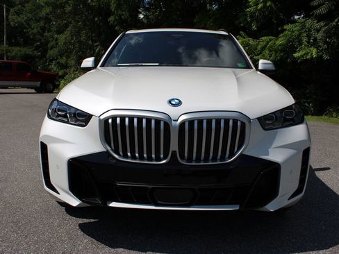 New 2026 BMW X5 xDrive50e w/ M Sport Package image 3