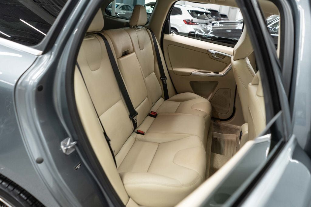 Used 2016 Volvo XC60 T5 Premier w/ Proximity Package FWD image 11