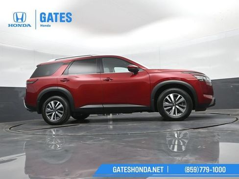 Used 2023 Nissan Pathfinder SL AWD/4WD image 41