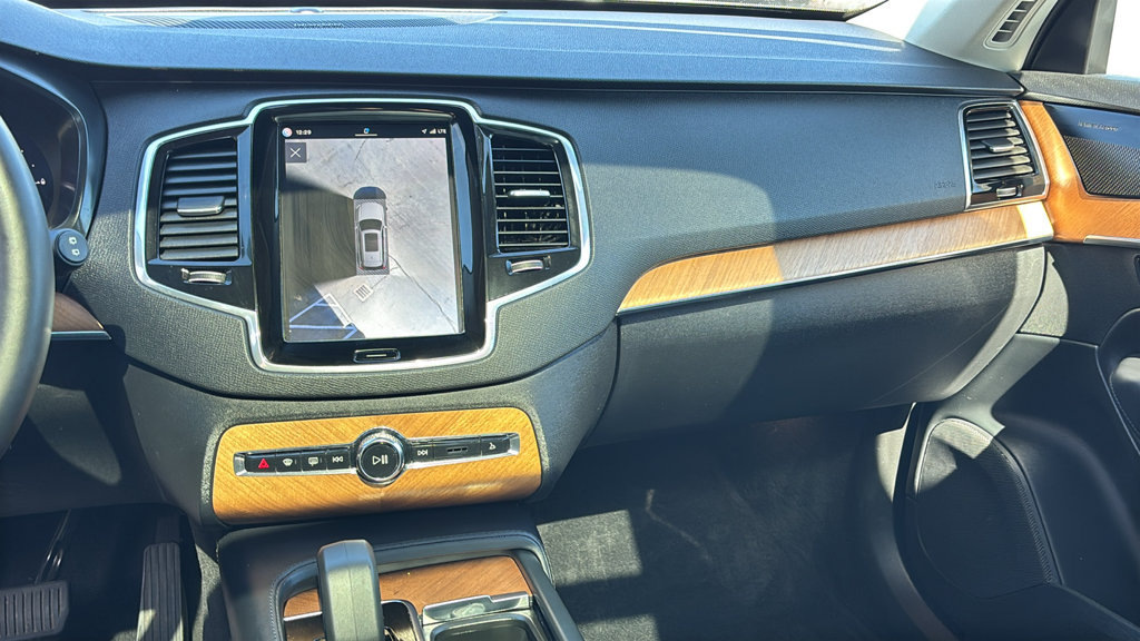 Certified 2025 Volvo XC90 T8 Plus w/ Protection Package AWD/4WD image 8