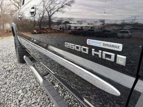 Used 2007 GMC Sierra 2500 SLT w/ Heavy-Duty Power Package image 9