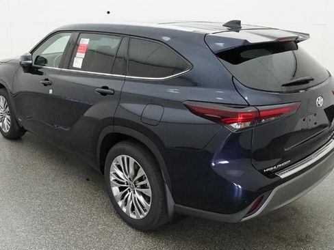 New 2026 Toyota Highlander Platinum image 5