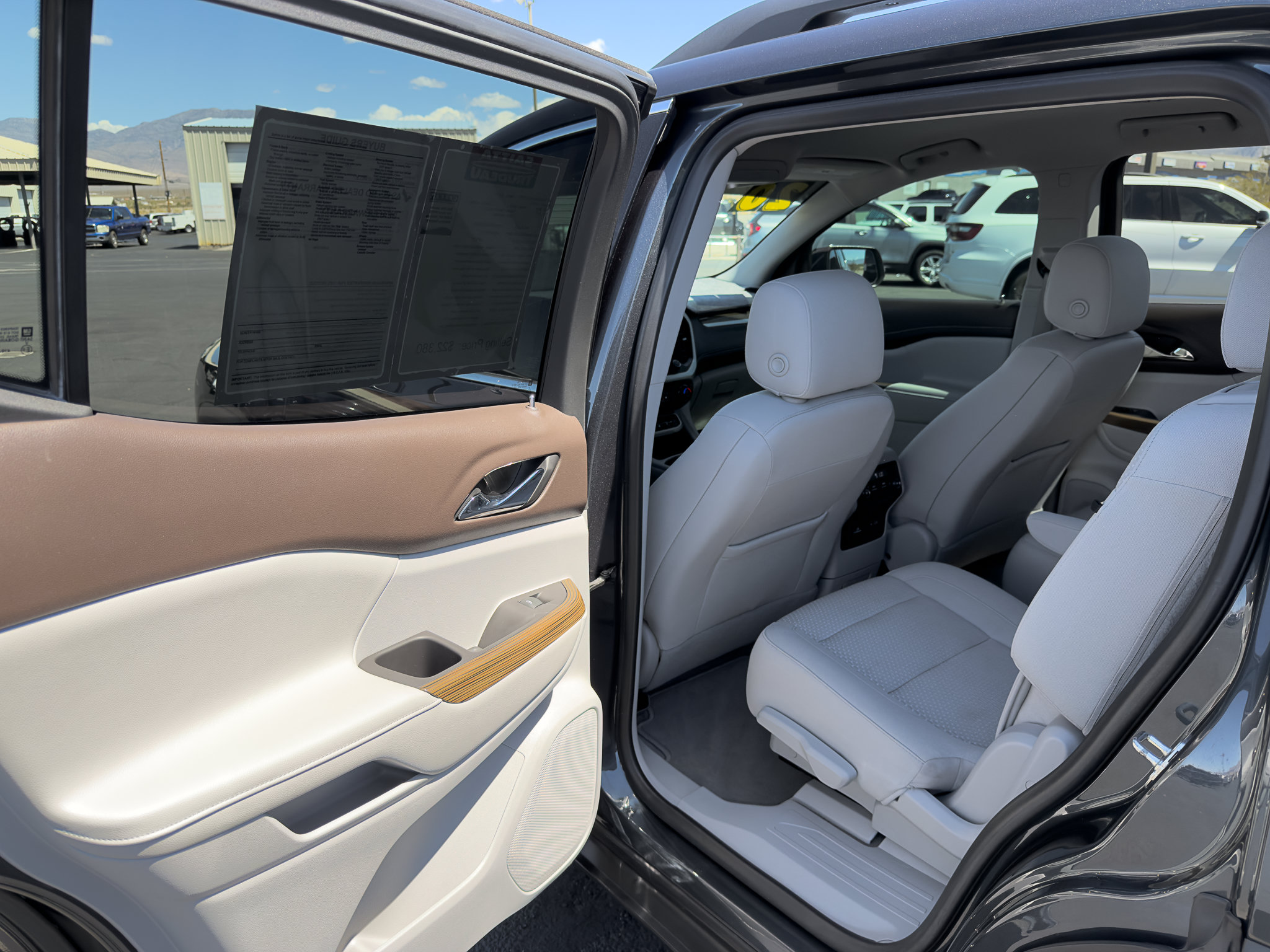 Used 2020 GMC Acadia SLE w/ Driver Convenience Package FWD image 12