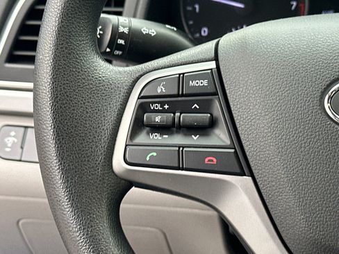 Used 2017 Hyundai Elantra SE image 24
