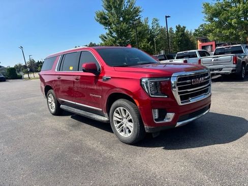 Used 2022 GMC Yukon XL SLT w/ SLT Luxury Package AWD/4WD image 4