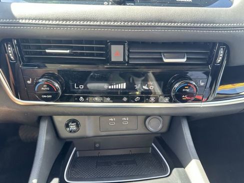 Certified 2024 Nissan Rogue SL image 16