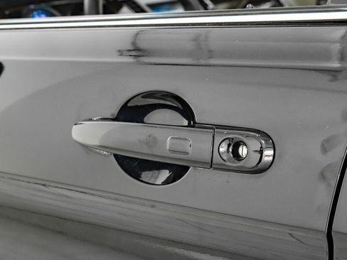 Used 2019 Ford Taurus Limited image 37