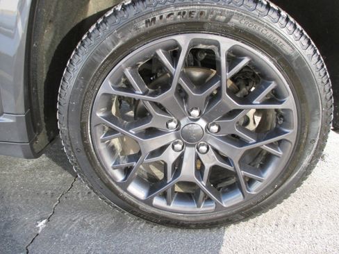 Used 2023 Jeep Grand Cherokee L Summit w/ High Altitude Package image 9