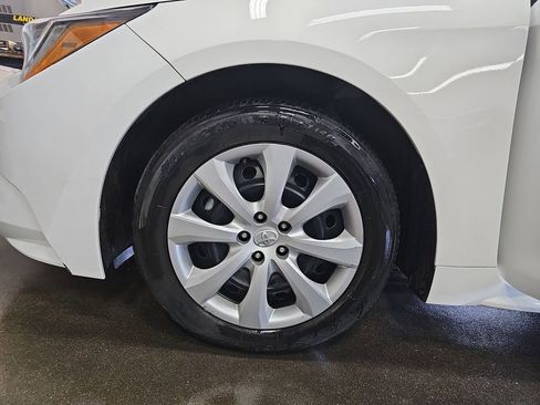 Used 2024 Toyota Corolla LE image 31