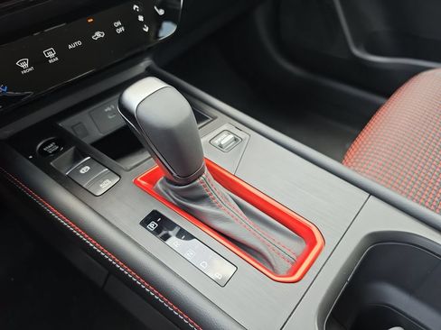 New 2026 Nissan Kicks SR w/ Cold Weather Package FWD image 20