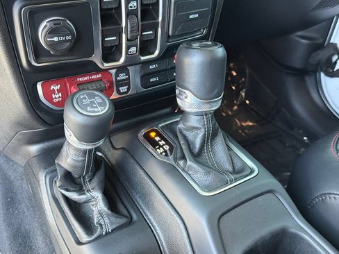 Used 2024 Jeep Wrangler Unlimited Rubicon AWD/4WD image 28